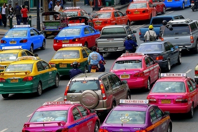 Taxi de muchos colores en Bangkok
