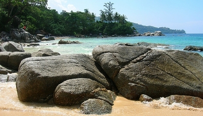 Laem Sing Beach a Phuket vista desde las rocas