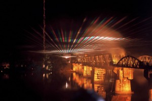 Kanchanaburi viaducto de noche